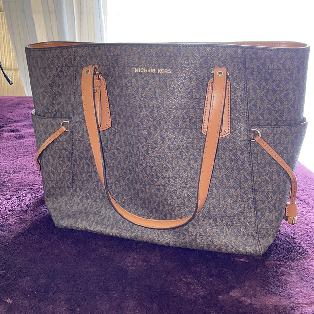 Michael kors purse
